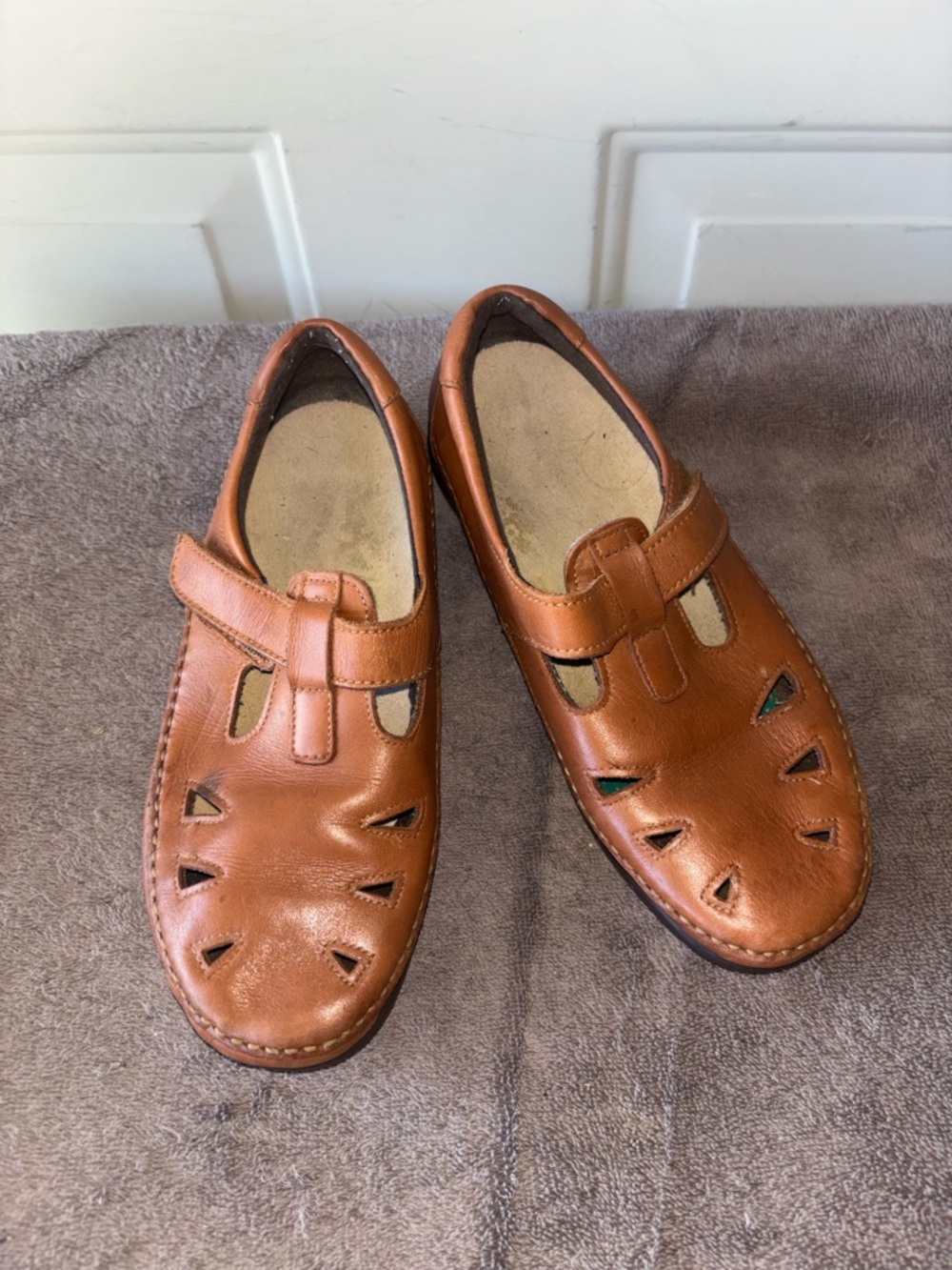 SAS brown Roamer leather cutout shoes size 6